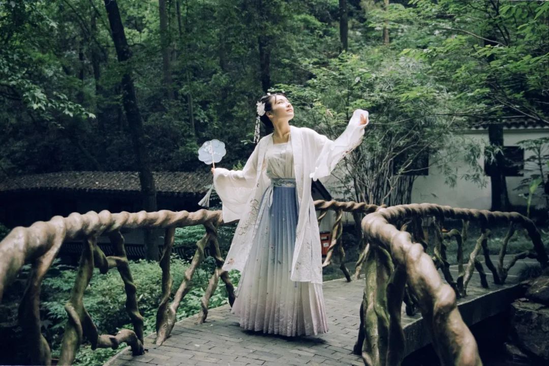 美得不可方物100句,美得不可方物的句子