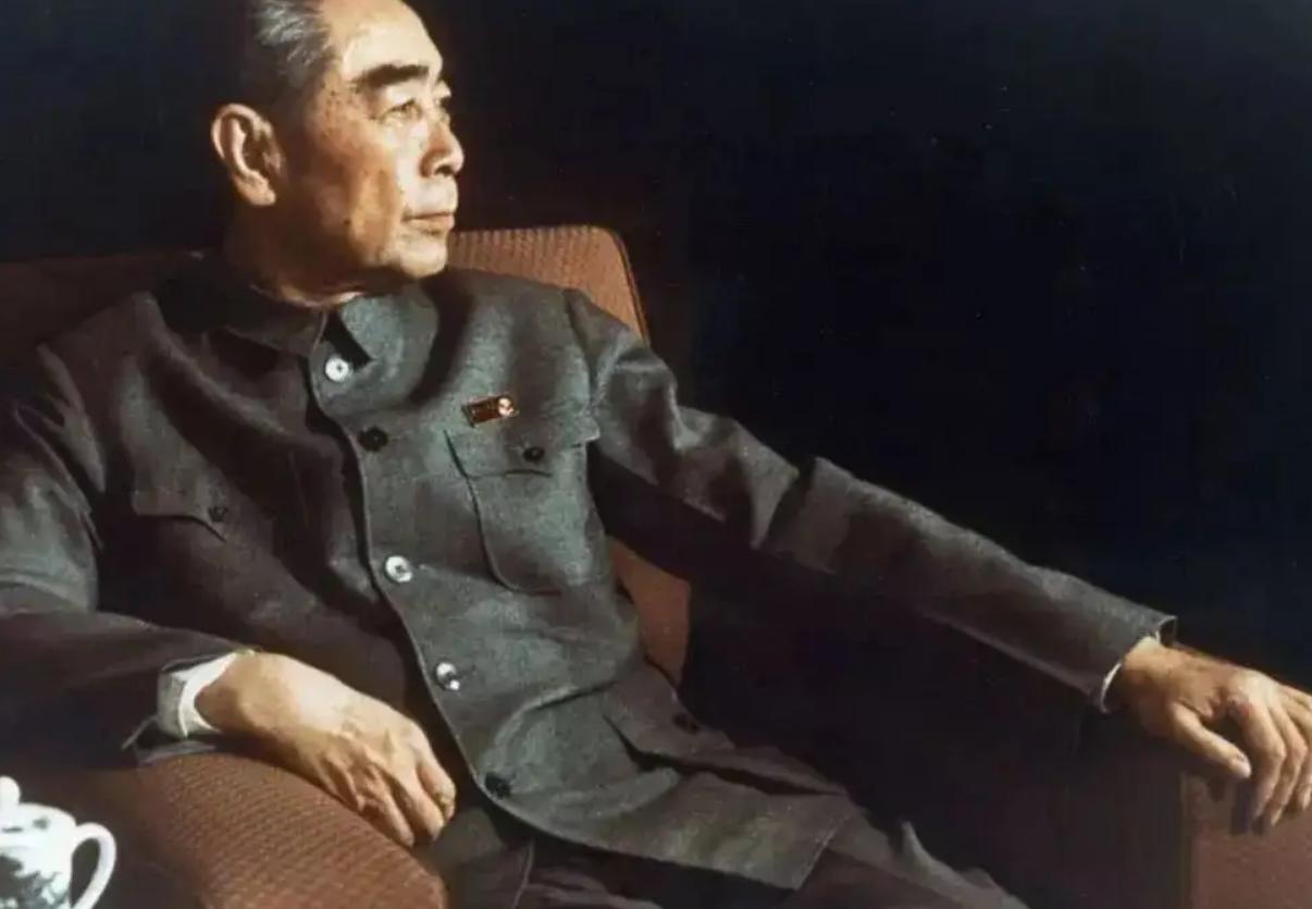 人民大会堂名字为何是后改的？它原先叫什么？毛主席亲自改名