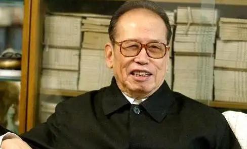 外交部原副部长：97年香港回归前，英国每年从香港拿走上千亿元！