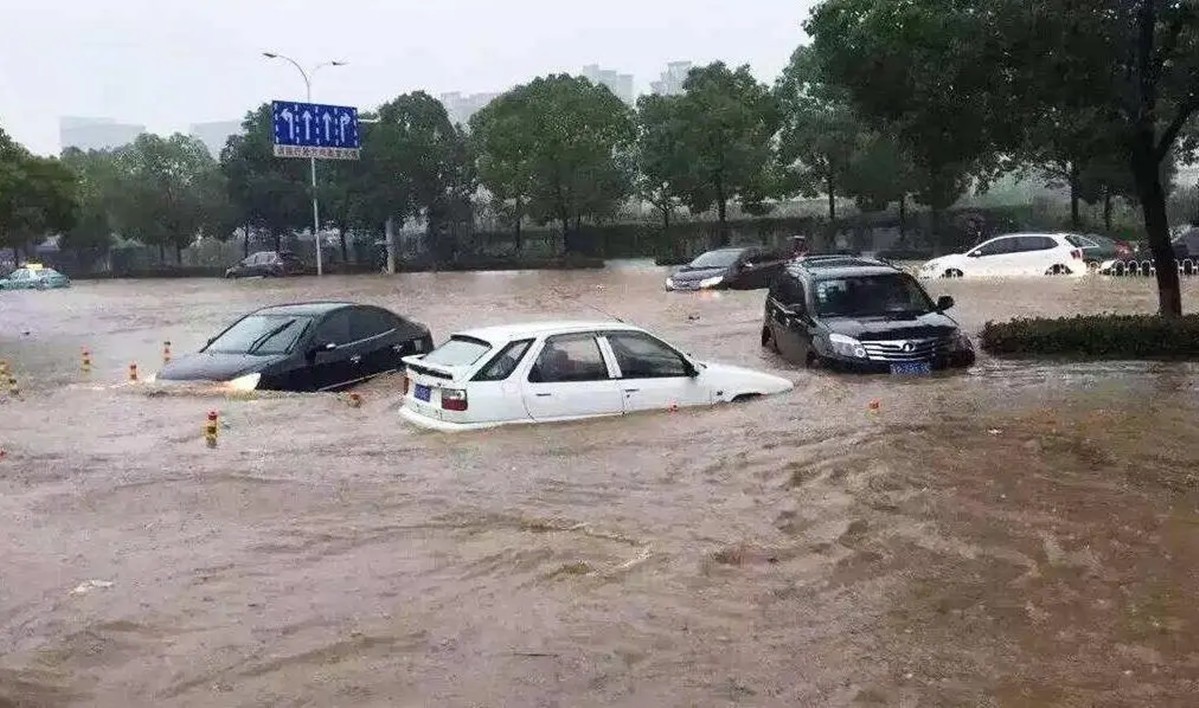 汽车被淹了怎么处理,汽车被淹了熄火怎么办