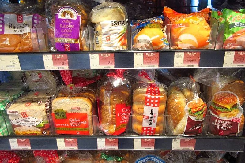 超市面包硬了,超市里的面包为什么特别软