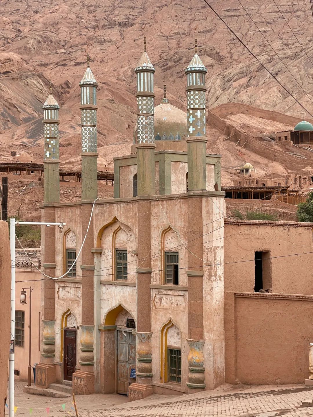 四月新疆伊犁草原,新疆伊犁野杏花最美人间四月天