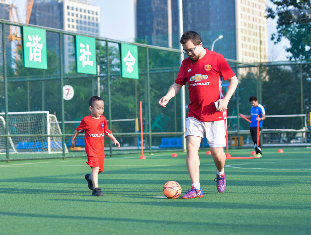父子足球的传承,红魔足球队历史