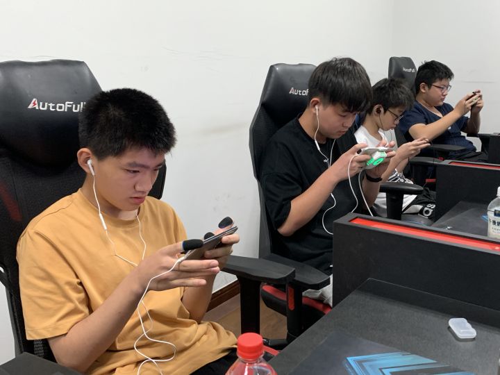 孩子沉迷游戏电竞是不是出路,孩子沉迷游戏如何挽救