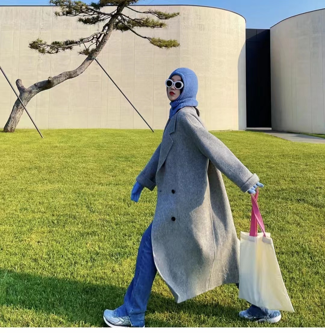 外套秋冬蓝色搭配什么颜色,秋冬比较显高级的颜色搭配