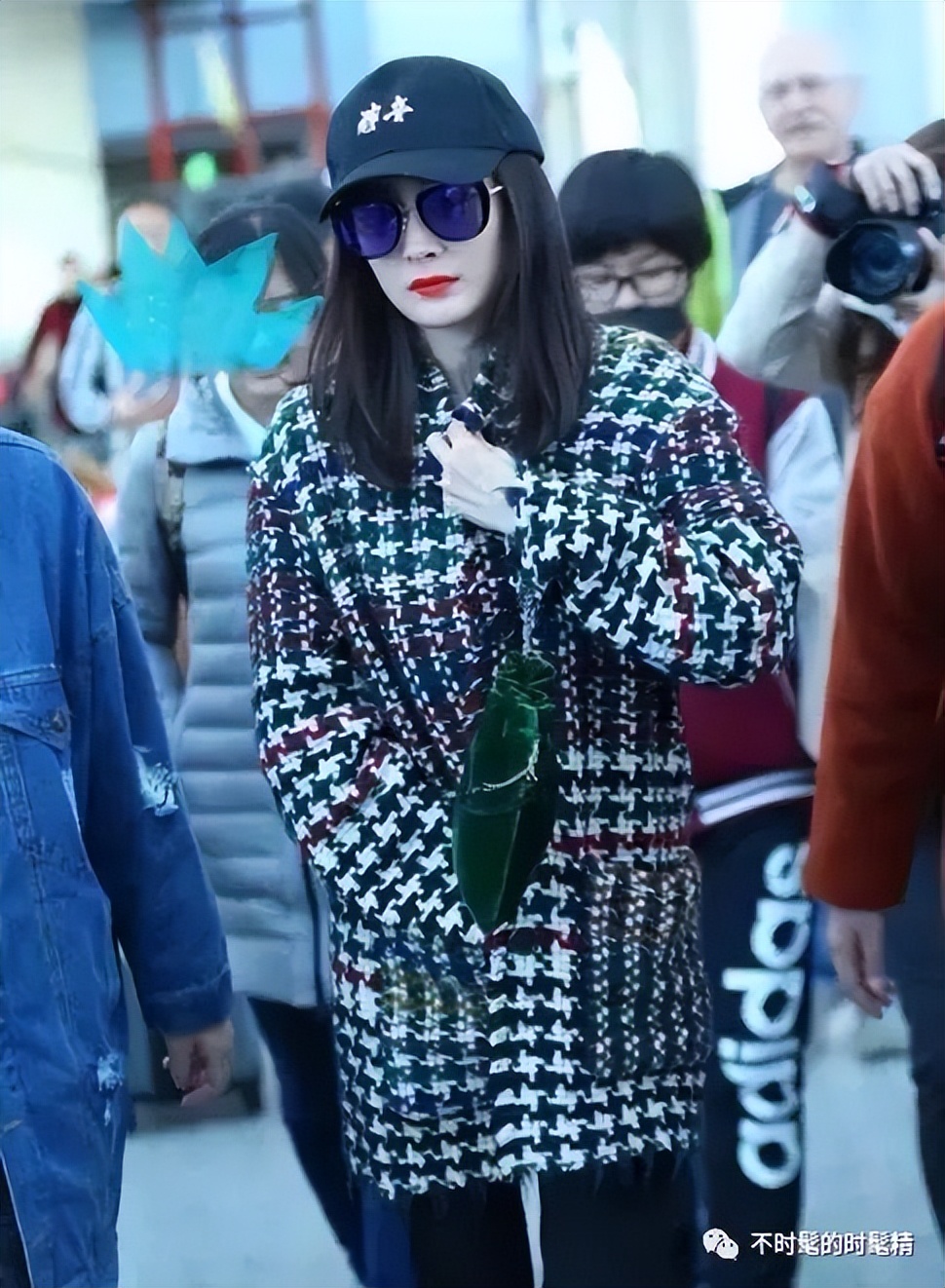 胸大怎么穿衣服不肿,胸大怎样穿衣服才显胸小