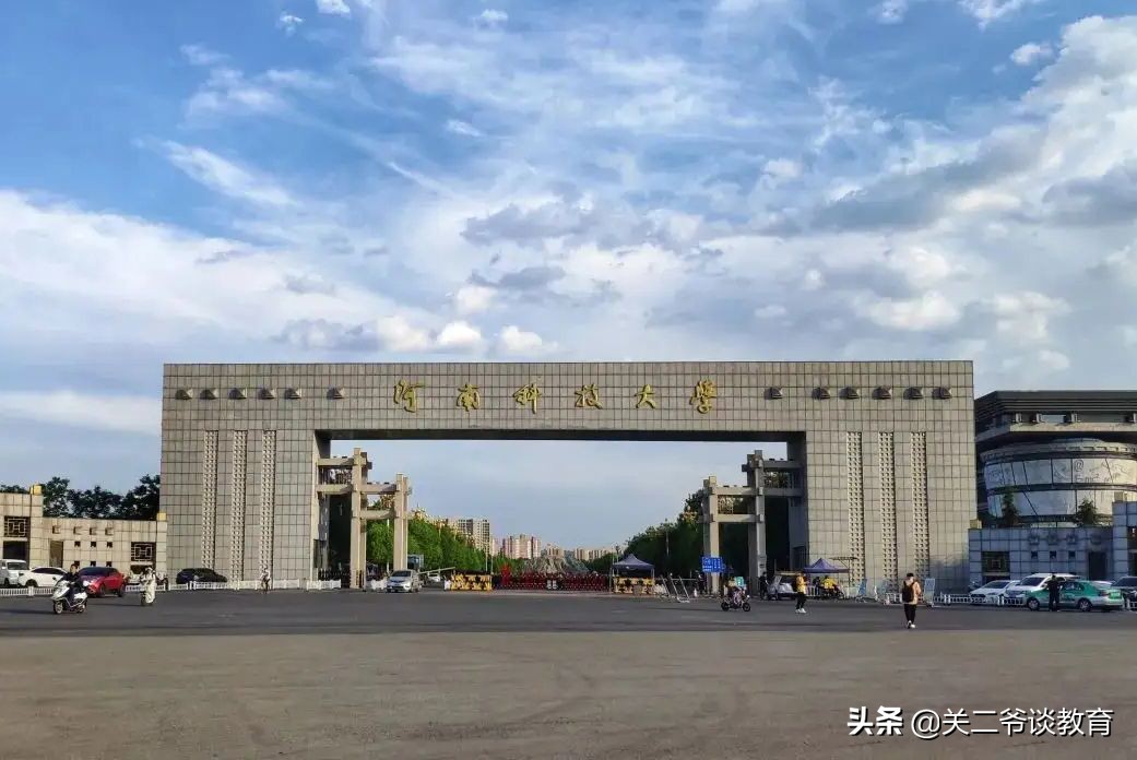 河南：高校为3606名学生充饭卡72.12万元：这样扶贫才是以人为本