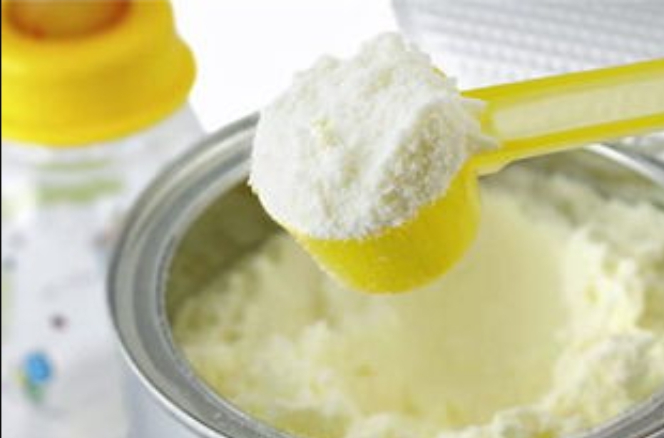 老人为省奶粉钱给一岁孙女炒面粉,老人给孩子喝便宜奶粉出现问题