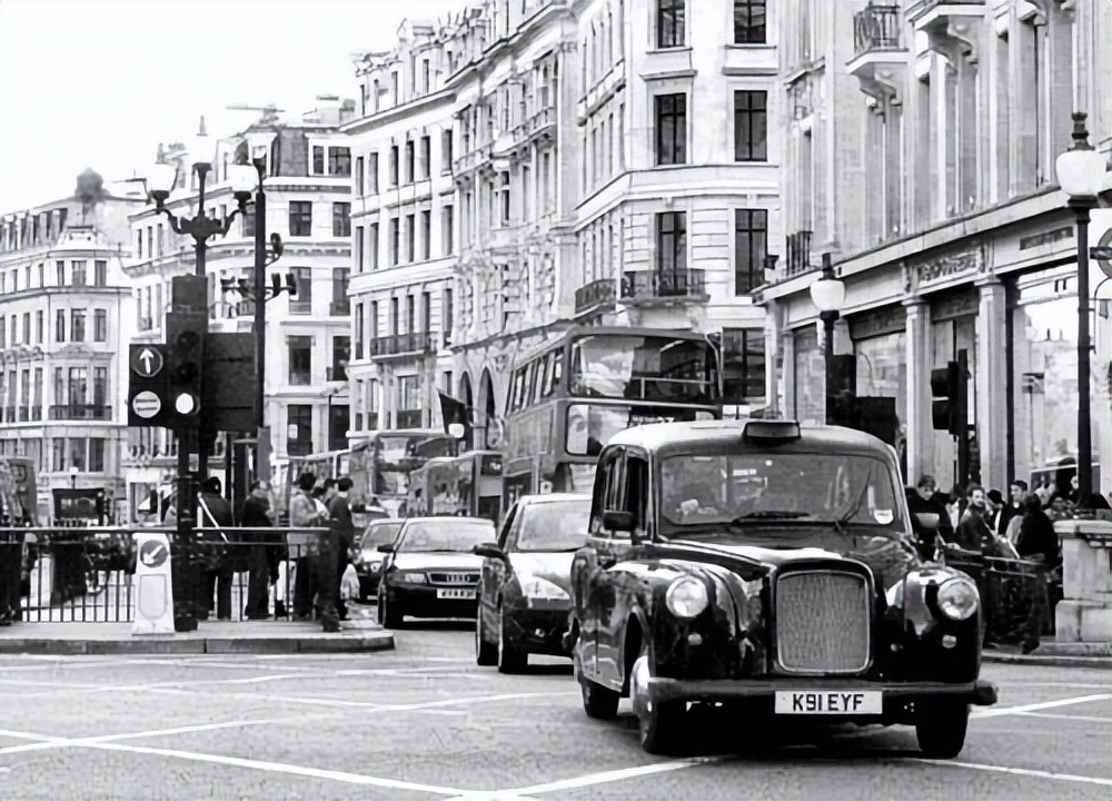 格莱舍尔在摄影之路上，对摄影业产生了怎样的影响？