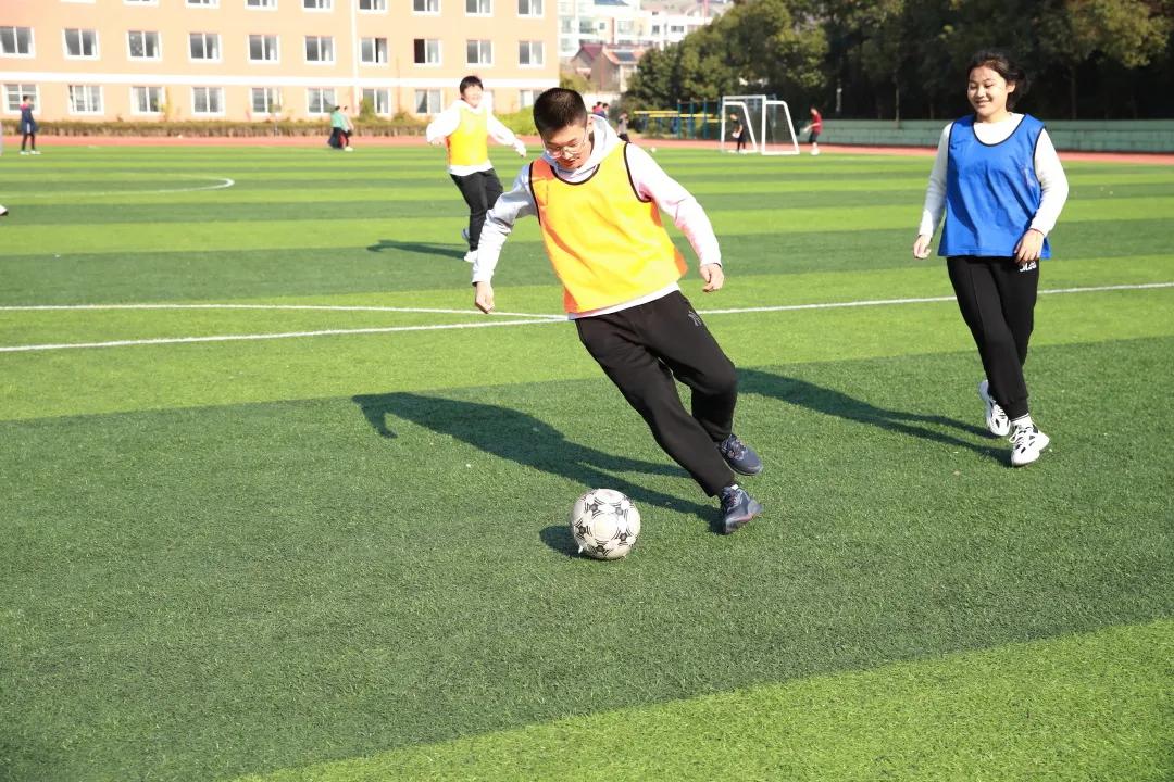 鐖辫繍鍔ㄦ墠鍋ュ悍鍥剧墖,杩愬姩寮哄仴浣撻瓌灞曠幇闈掓槬椋庨噰