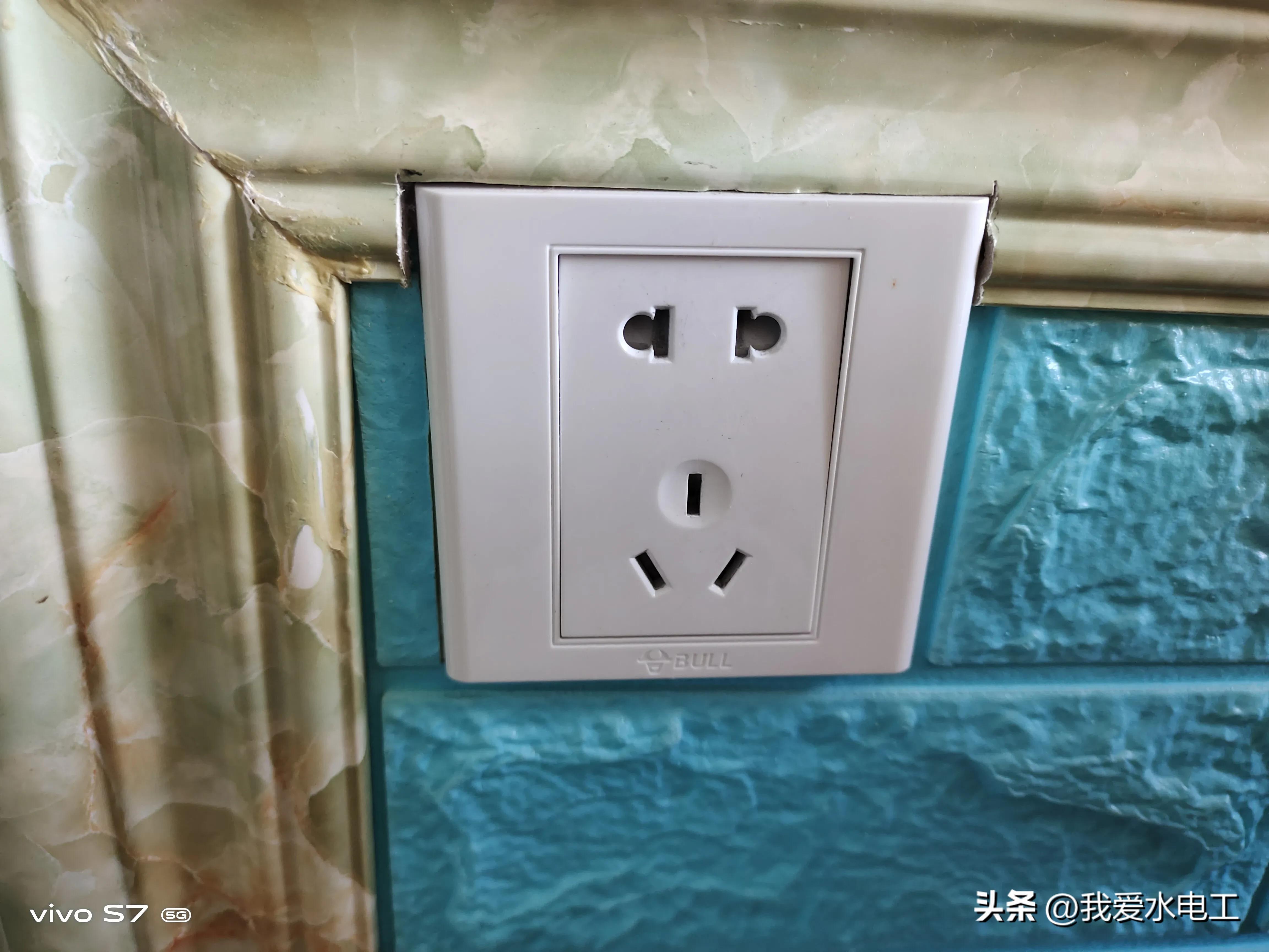 家里插座很难插怎么办,插座不好插的小窍门