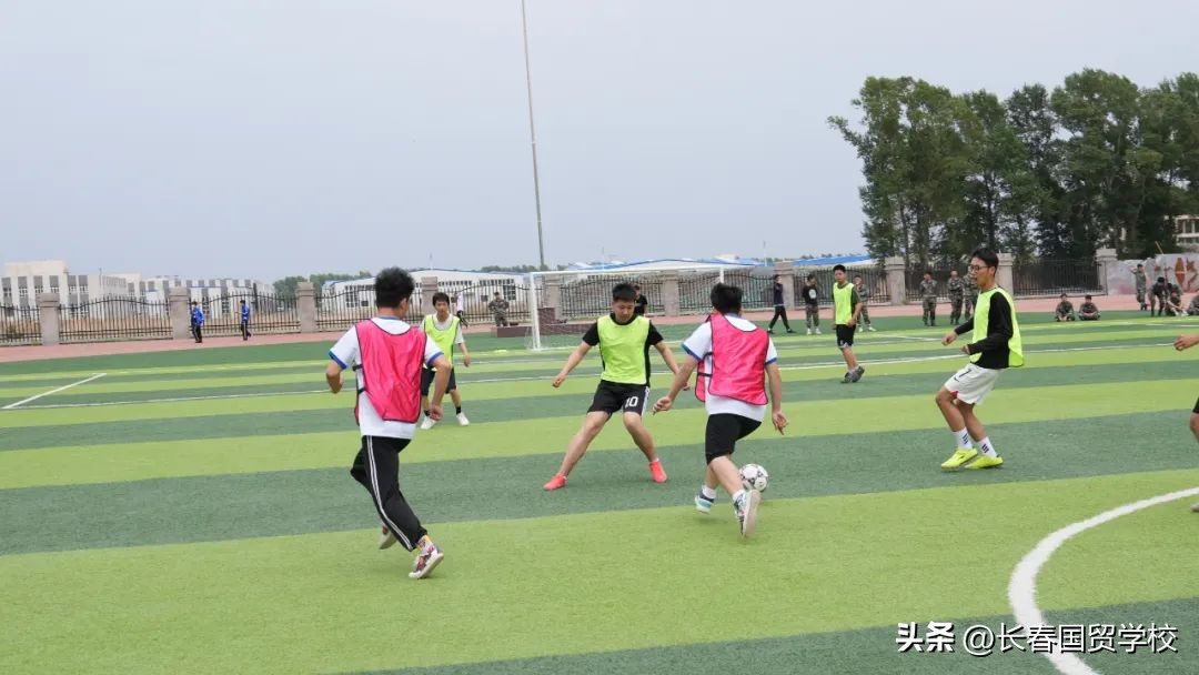 绿茵逐梦想拼搏向未来我校第一届“黄金杯”超级足球联赛圆满结束