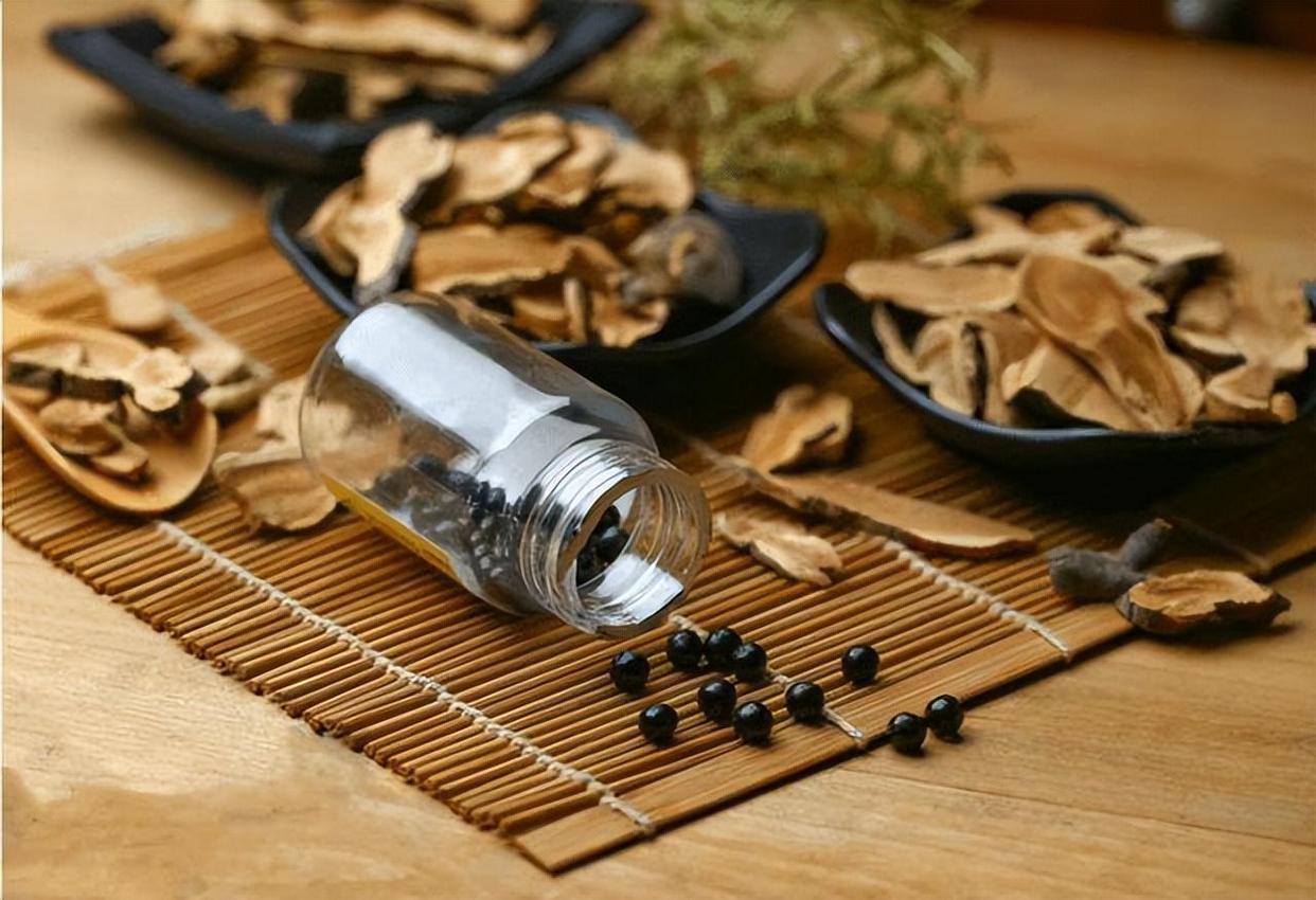 逍遥丸治疗女性肝气郁结吗,逍遥丸的功效40岁女人吃好吗