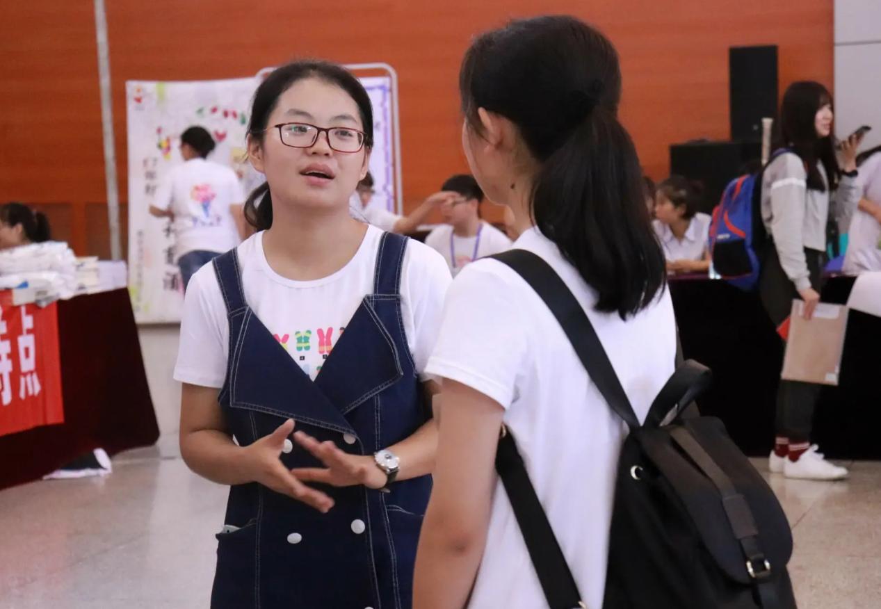 网络“教育专家”别轻信，女生不把导员放眼里，大三才察觉出不对