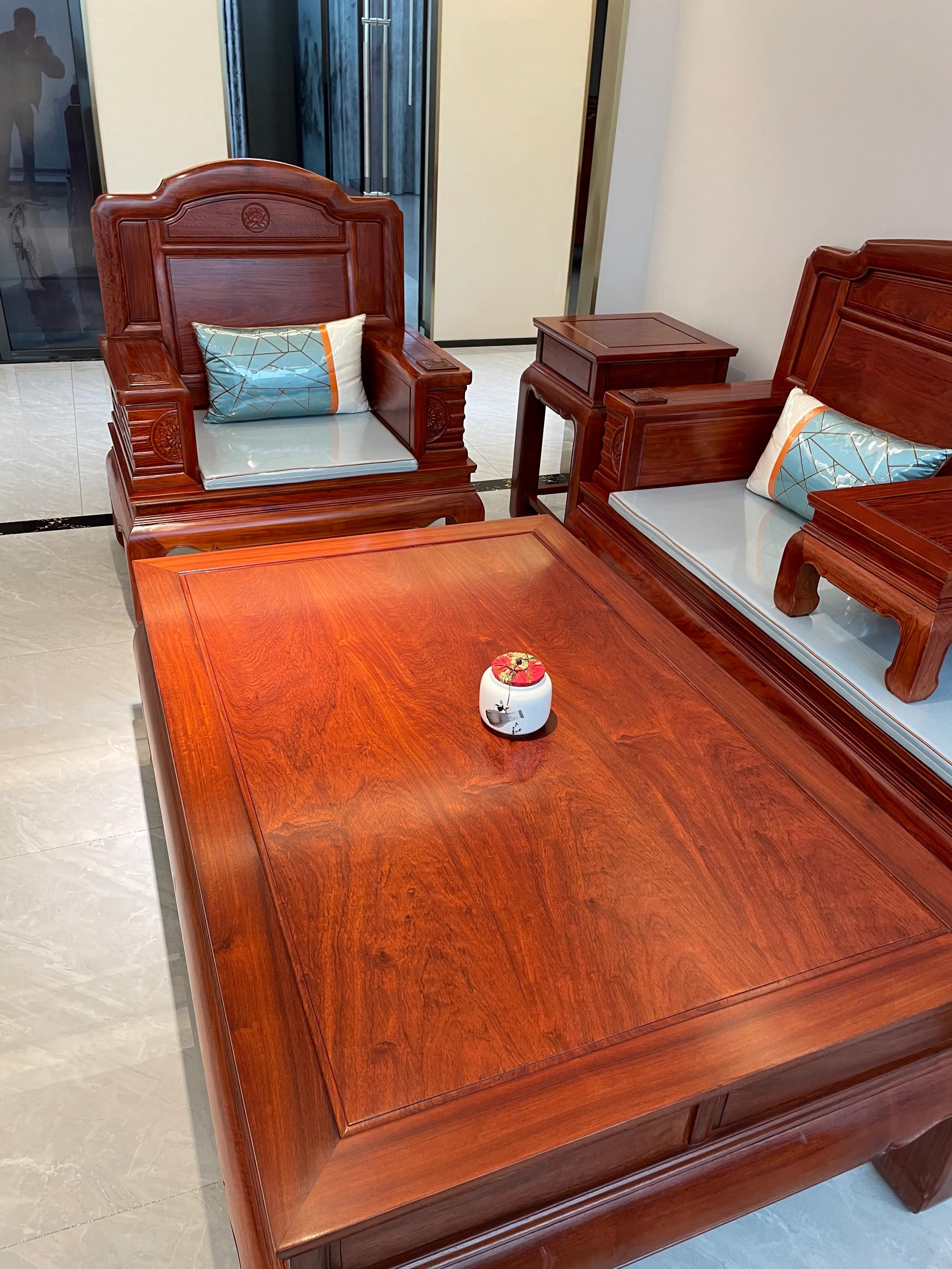 红木家具中刺猬紫檀,红木家具花梨木好还是刺猬紫檀好