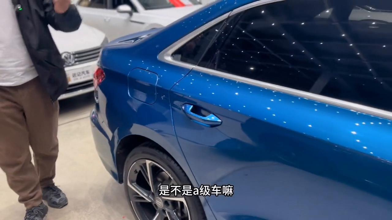 比较便宜动力好点的两厢车,比大众还有面子的车