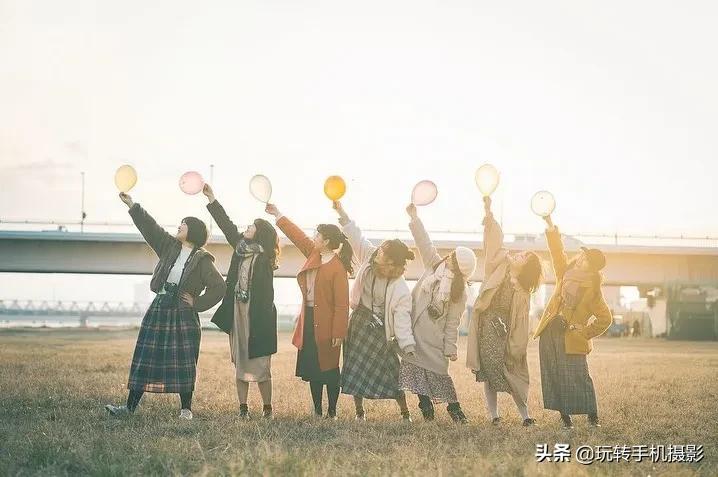 不露脸和朋友拍氛围感视频,如何不尴尬的要合照