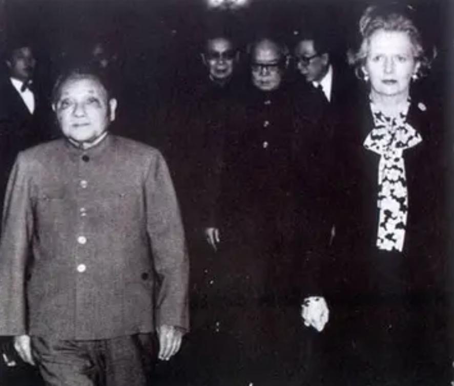 1997年香港回归前夕，卓琳向江*民泽**提出：我要代*小平邓**去香港看看