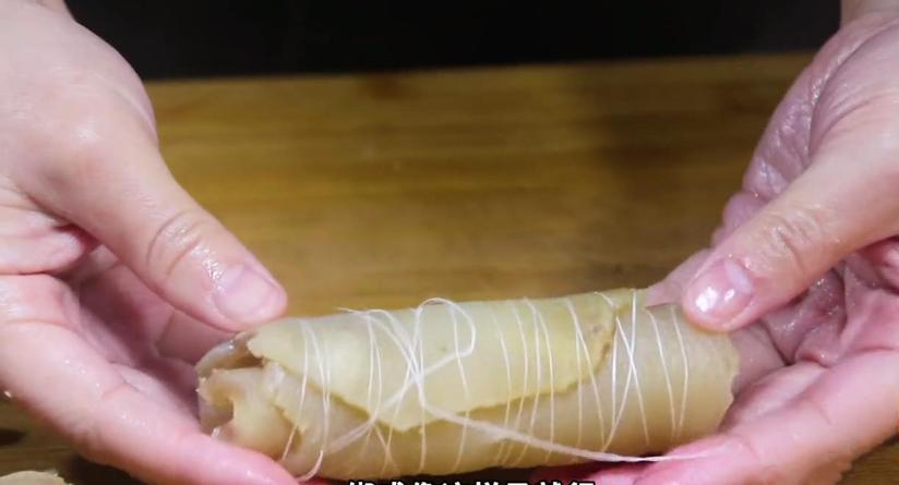 怎样用猪皮熬猪皮冻,猪皮不再做皮冻了教你一个新吃法