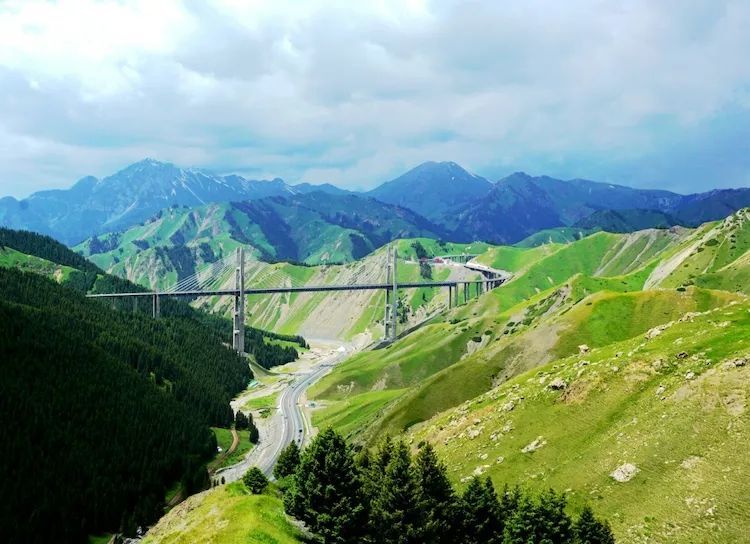 伊犁第一景果子沟,新疆伊犁风景之果子沟