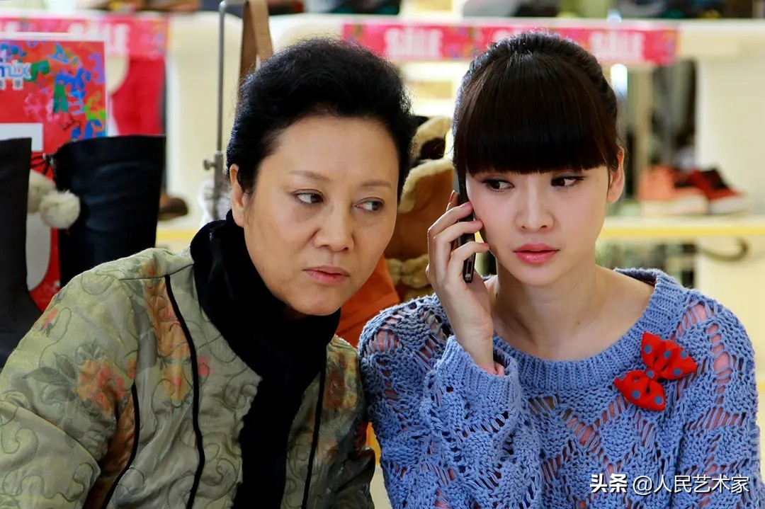 老戏骨王丽云，演员车晓的母亲，塑造过多个母亲和婆婆形象，把演好话剧当作自己这辈子最大的事