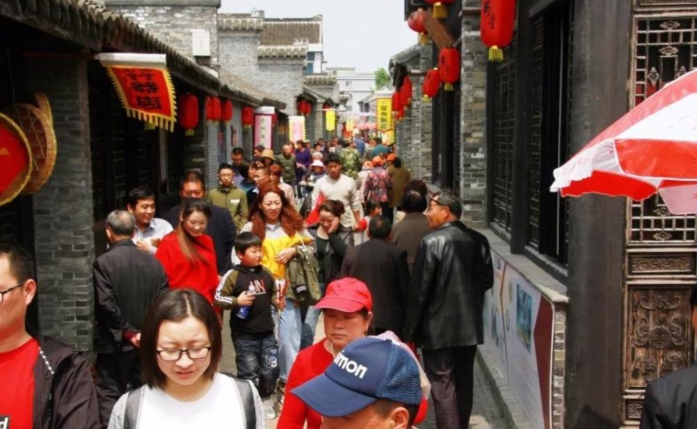 怀孕后尽量别去三个地方，就算有人陪也不行，肚子里的宝宝很排斥