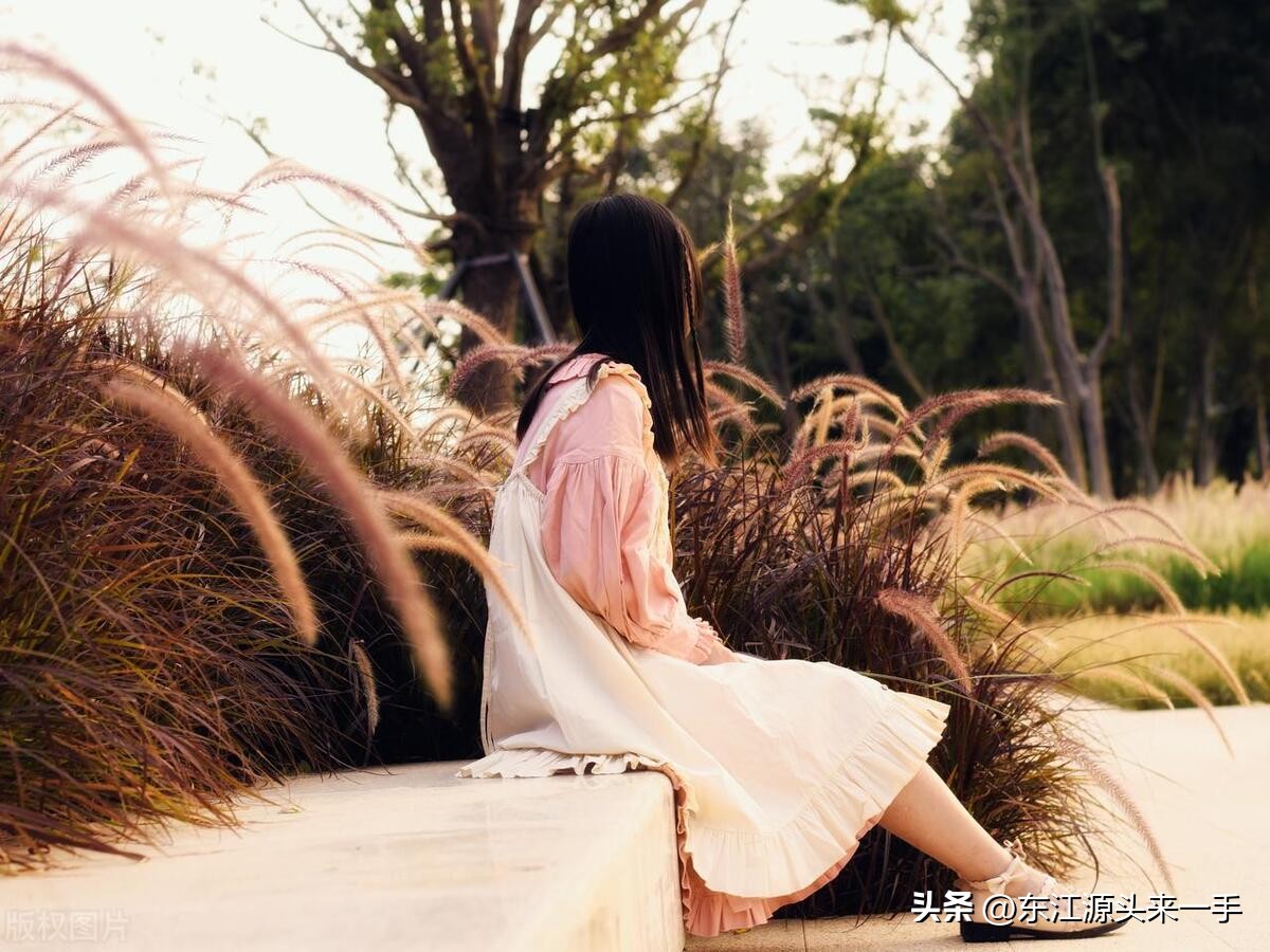 如何改正一个女孩的行为举止做作,如何观察一个女孩