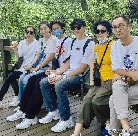 素颜做志愿者走亲民路线被讽刺有目的洗白儿子宣传造势