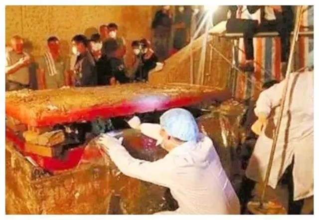 清朝女子因难产被活埋纪录片,清朝女子难产晕厥以为死亡