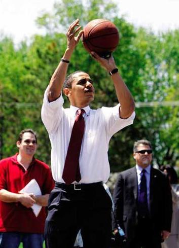 奥巴马和篮球运动员的全部视频,奥巴马最喜欢的篮球巨星