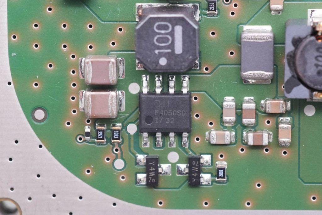 宝马5系无线充电拆解,宝马5系充电器怎么拆