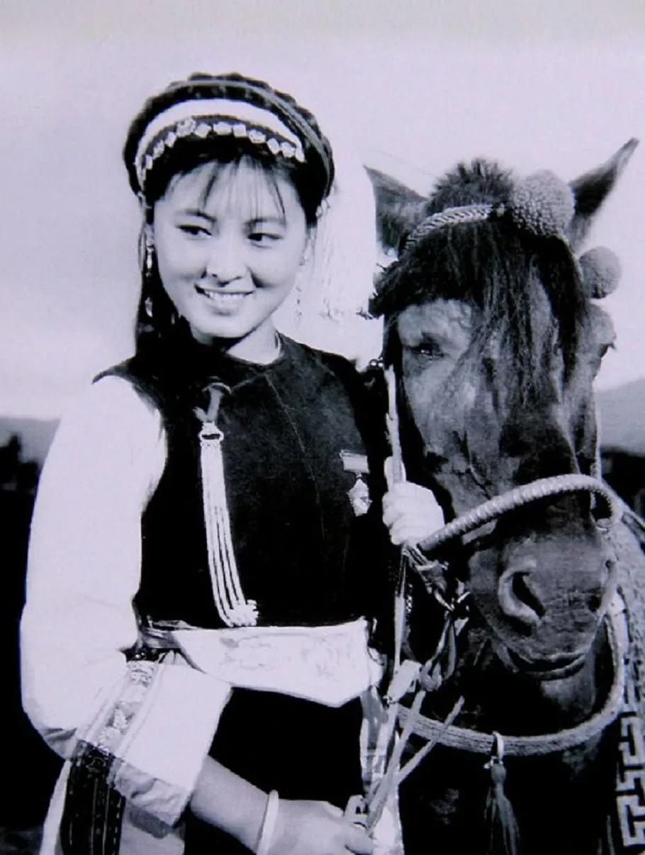 阿诗玛与阿黑的爱情照片 (阿诗玛阿黑是谁演的)