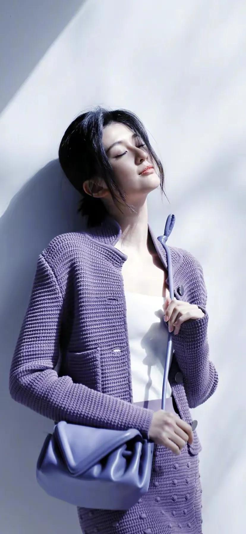 春风唤雨润花田，葱茏岁月韵琴弦