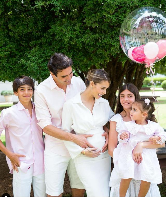 卡卡和梅西的关系,卡卡和前妻谈恋爱视频