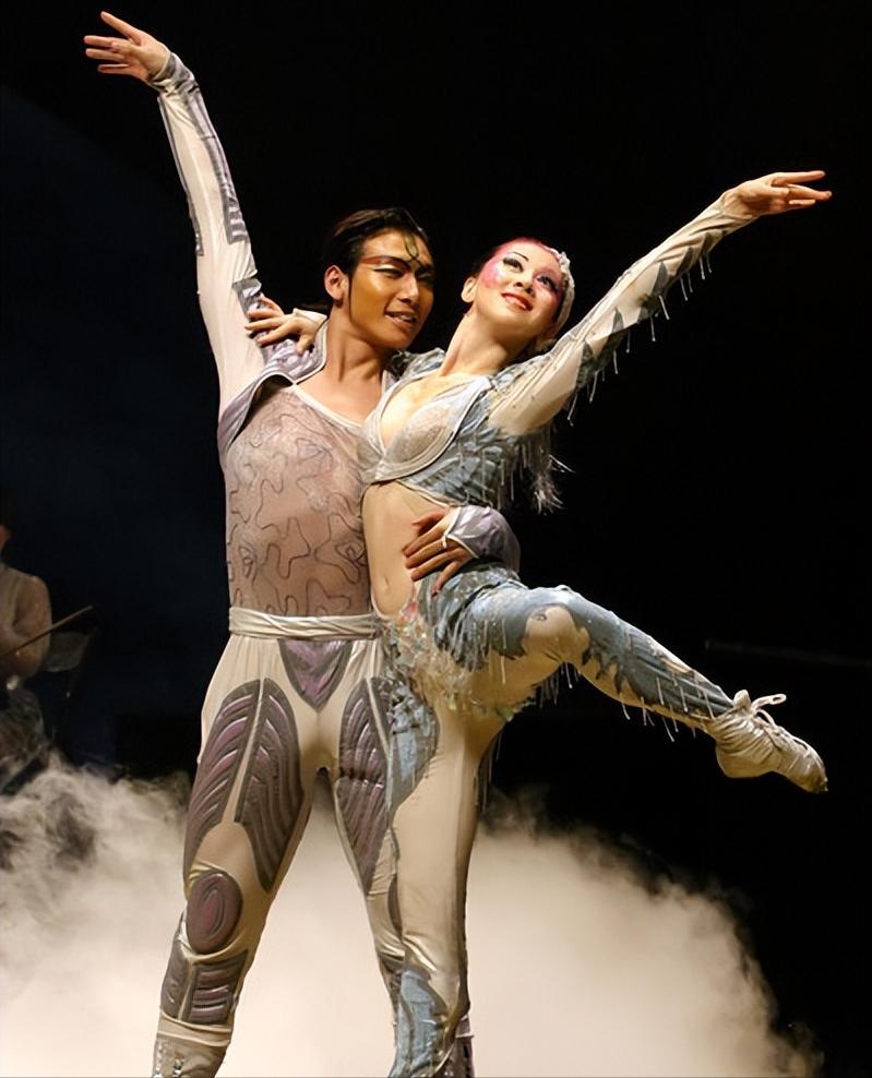 著名舞蹈演员汤加丽，为艺术献身拍大尺度照片，导演丈夫果断离婚