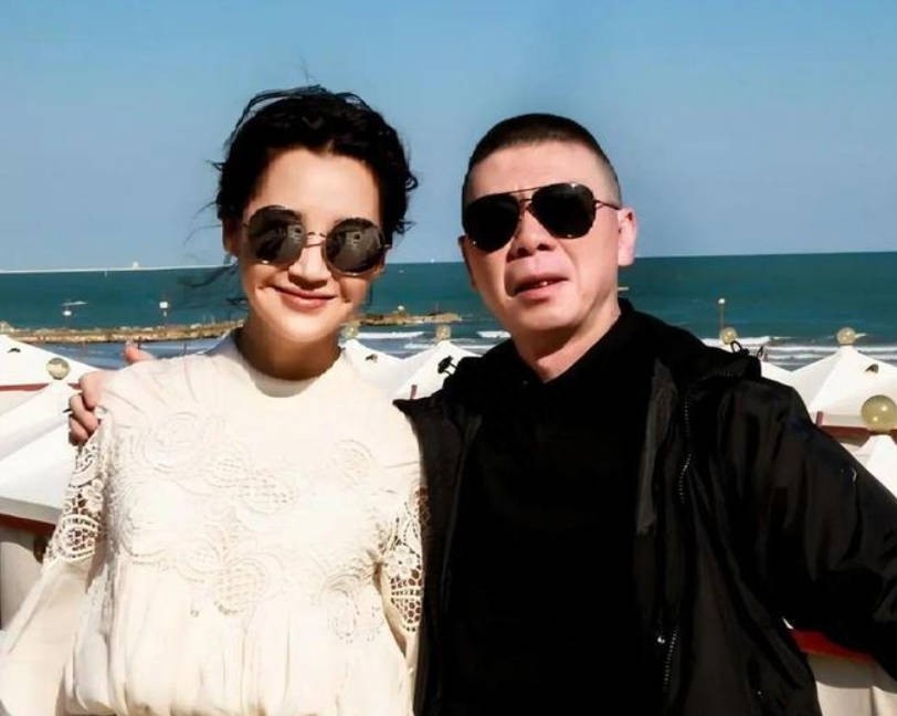 娱记曝知名导演患病，睡遍女主角、海选如选妃，娱乐圈*交性**易公开