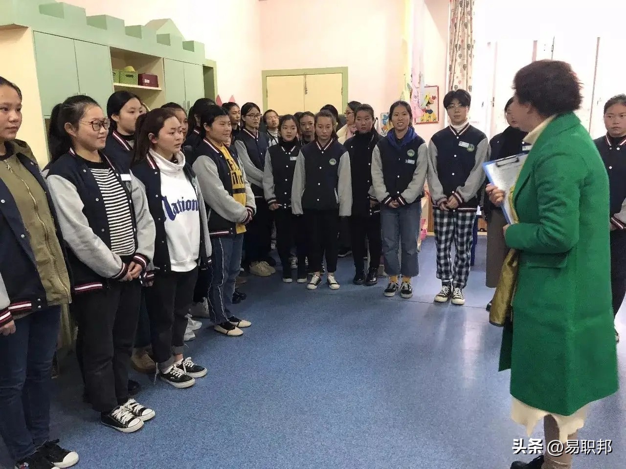 报考这4个专业没必要考研,这几个专业考研后就业前景