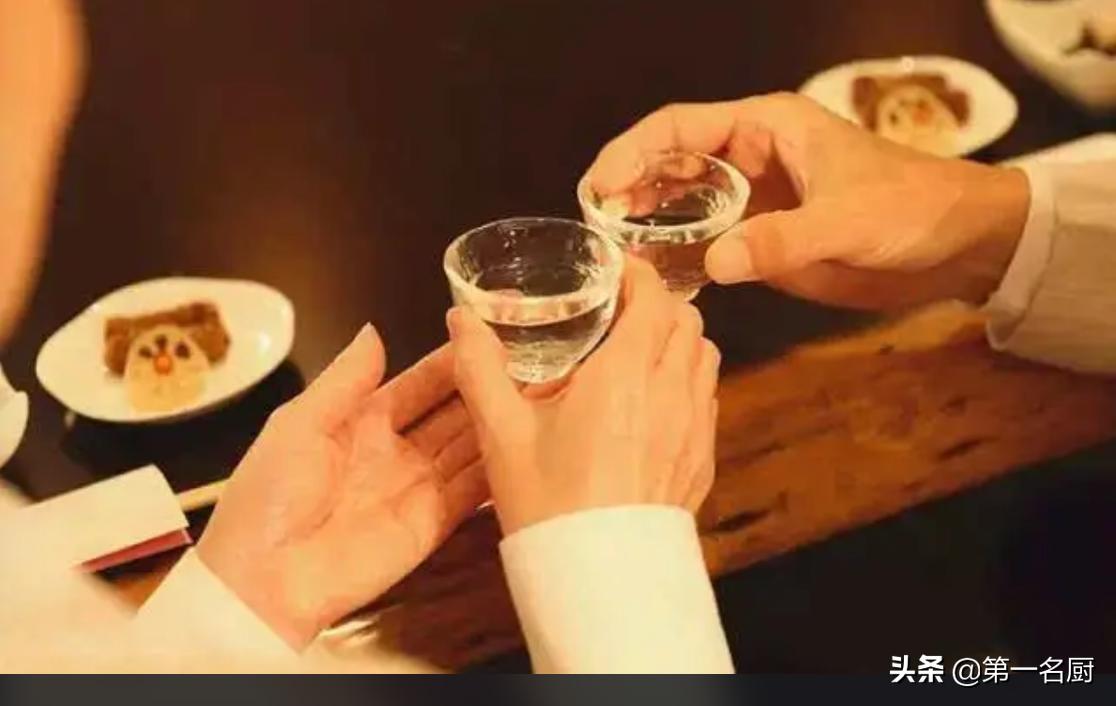 酒局上一到你敬酒就打哆嗦?了解这4个敬酒“妙招”,能让人高看