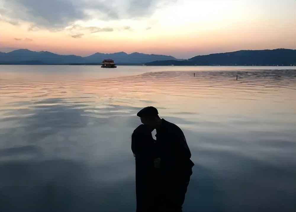 女生怎么找对象合适？单身女生找对象试试一伴app，专业又正规