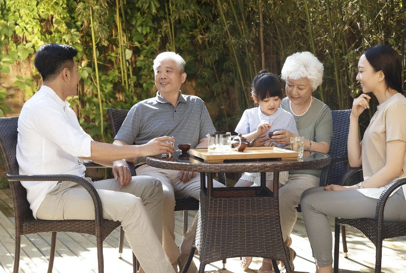 夏天老人喝什么茶去火最好,夏天天气热中年人喝什么茶