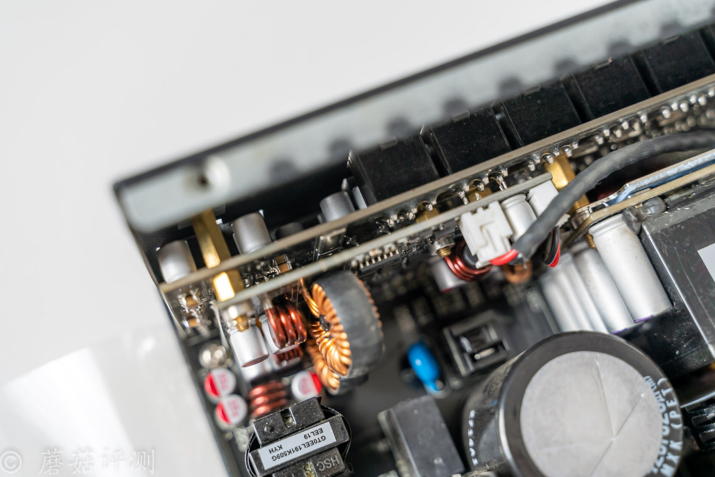 艾湃电竞750w全模组电源安装视频,美商艾湃电竞电源拆解