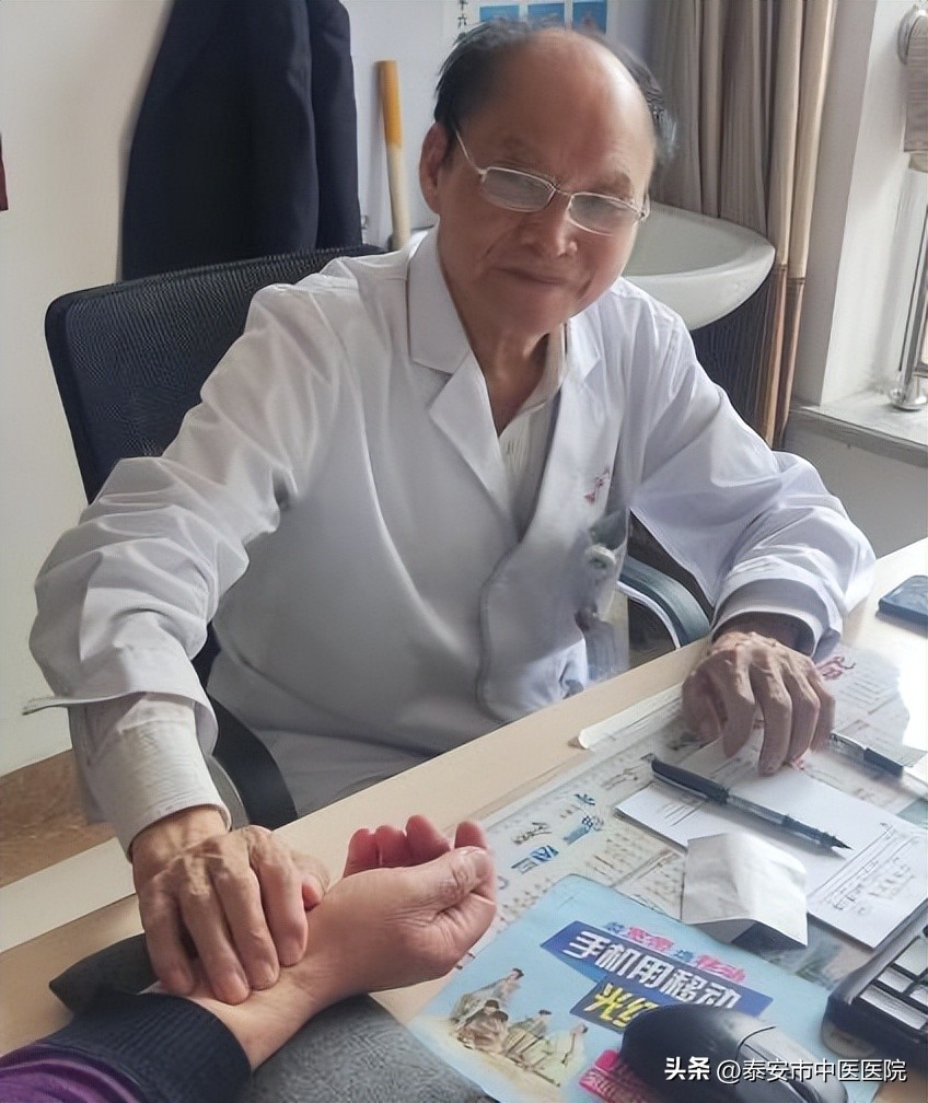 医心向党踔厉奋进直播,医心向党致敬医师节