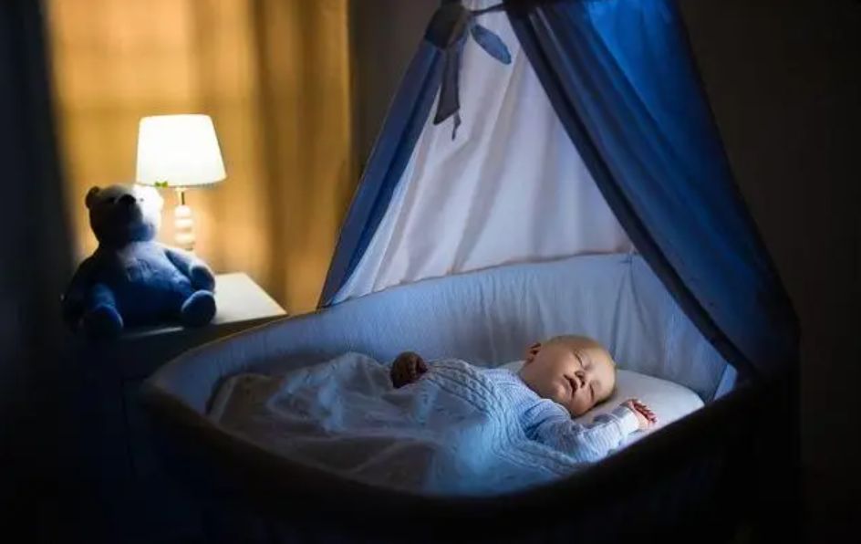 奶睡哭闹怎么办,怎么让宝宝适应奶奶哄睡