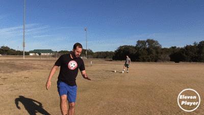 足球一脚解围高球技巧,足球一开始练什么