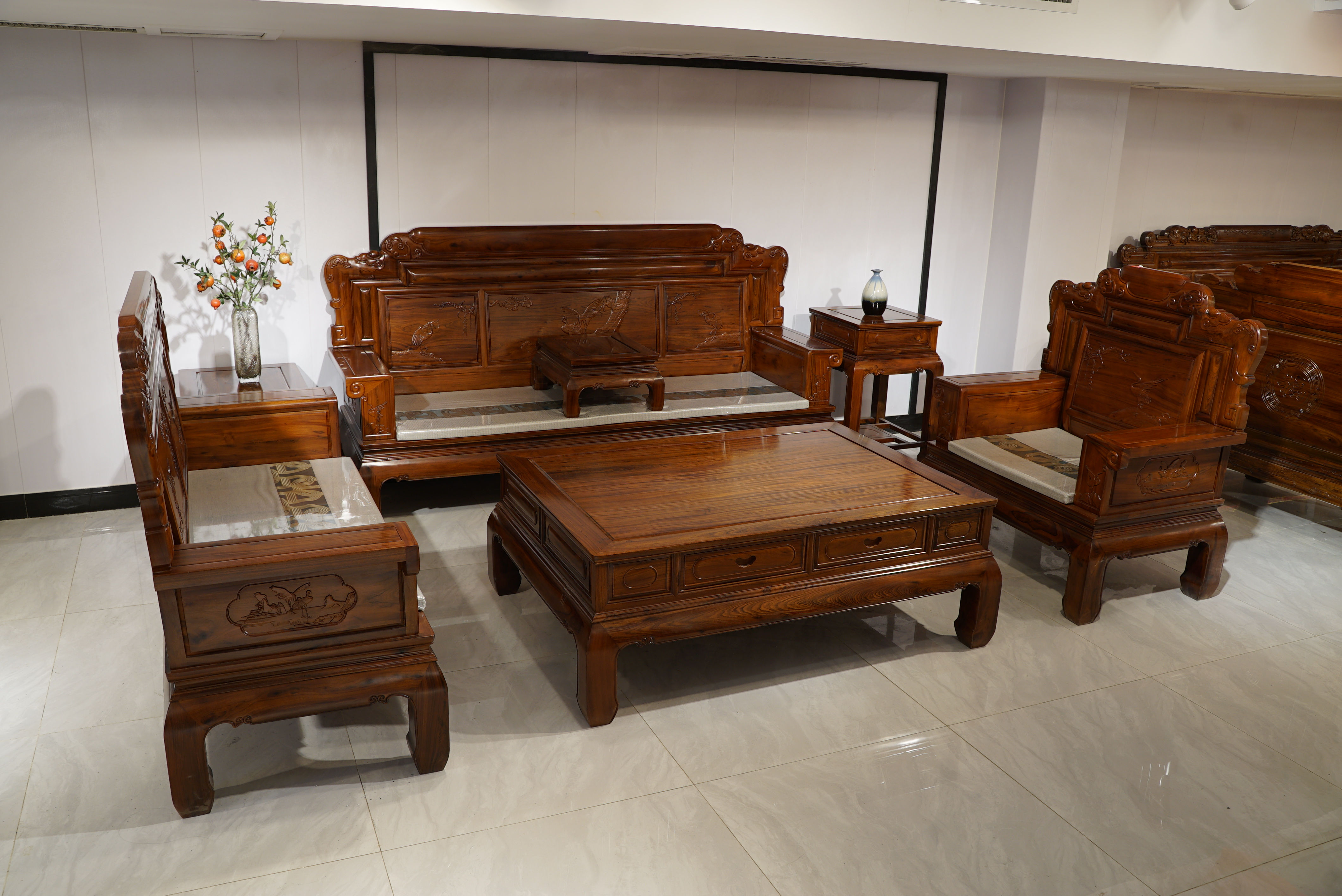 非洲酸枝木家具的优缺点看看臻匠红木老师傅怎么说