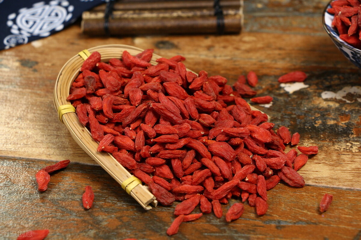 饮食里的中药之枸杞：子，补肝肾益精明目；根，凉血清肺降火