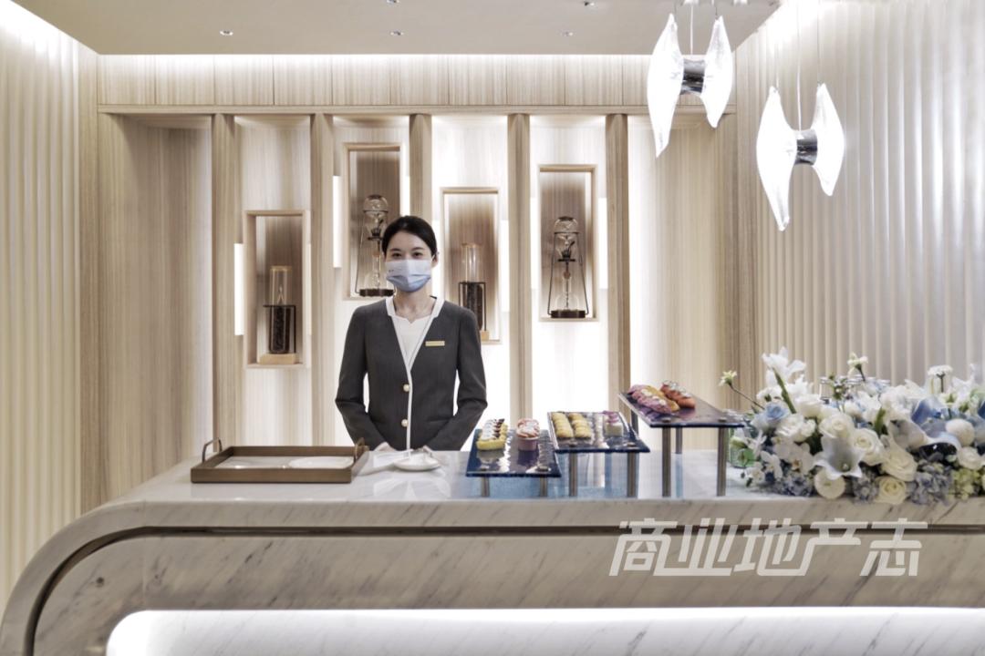 为了提升观察海口万象城的本地化视角,我在海口住了一整周