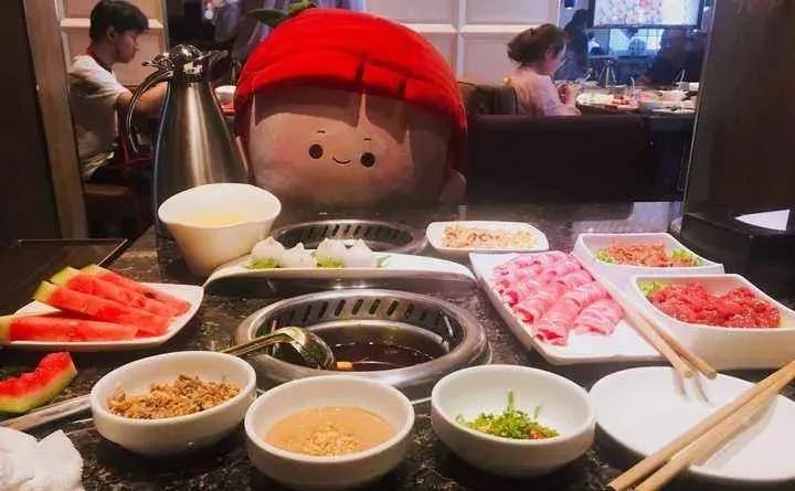 一个人在海底捞过生日尴尬吗,在海底捞过生日是种什么感觉呢