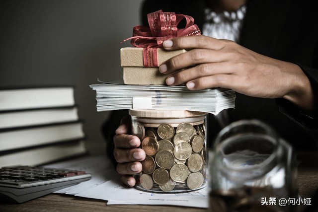 乞讨一天挣3万,一个月挣了300块钱