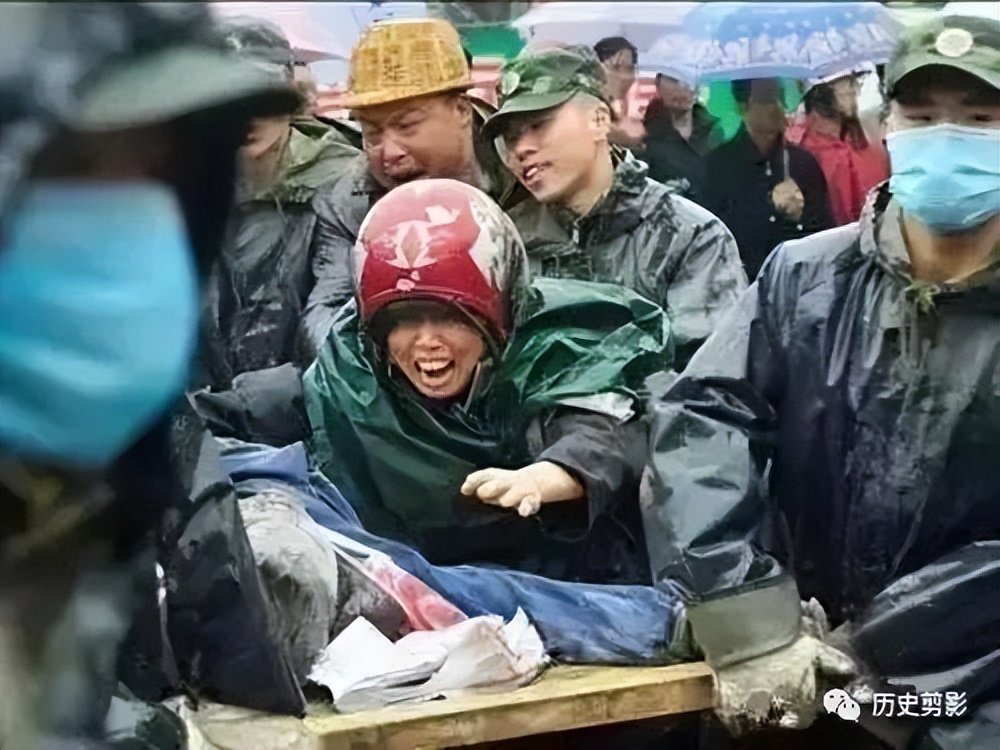 汶川地震15周年：100张照片，100个让人泪流满面的瞬间
